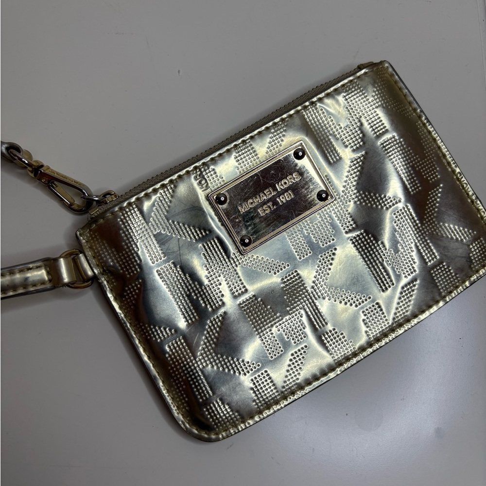 💥SOLD 💥Michael Kors Metallic Gold Tone Wristlet ✨